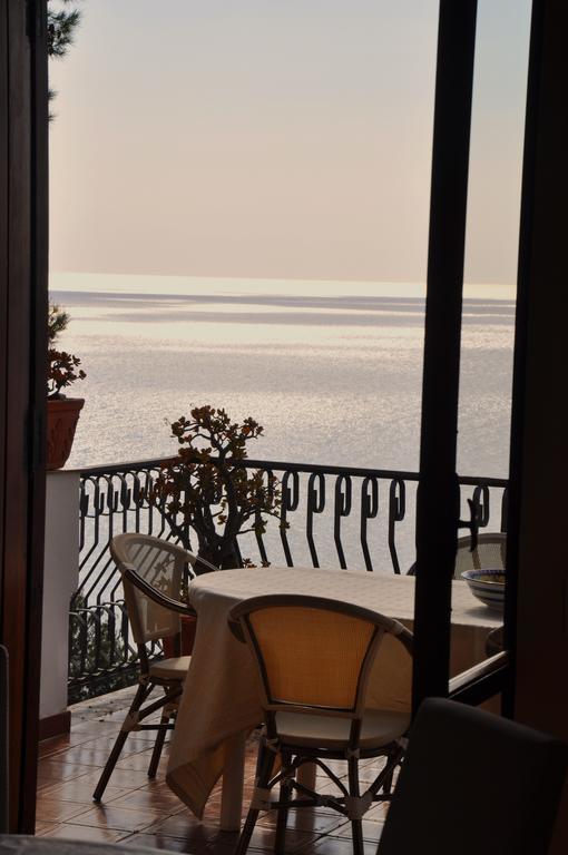 Villa Laura Sea View Apartments Santa Maria di Castellabate Exterior photo