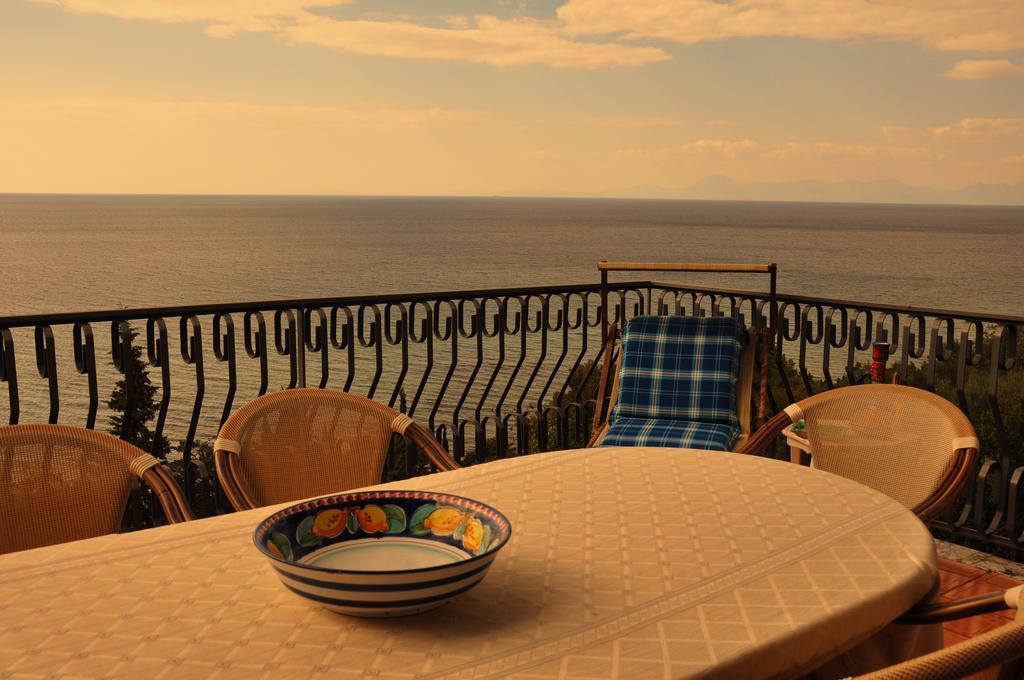 Villa Laura Sea View Apartments Santa Maria di Castellabate Exterior photo