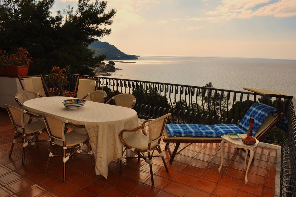 Villa Laura Sea View Apartments Santa Maria di Castellabate Exterior photo