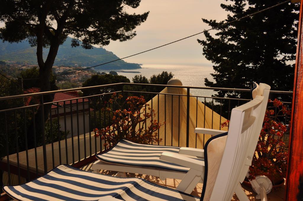 Villa Laura Sea View Apartments Santa Maria di Castellabate Exterior photo